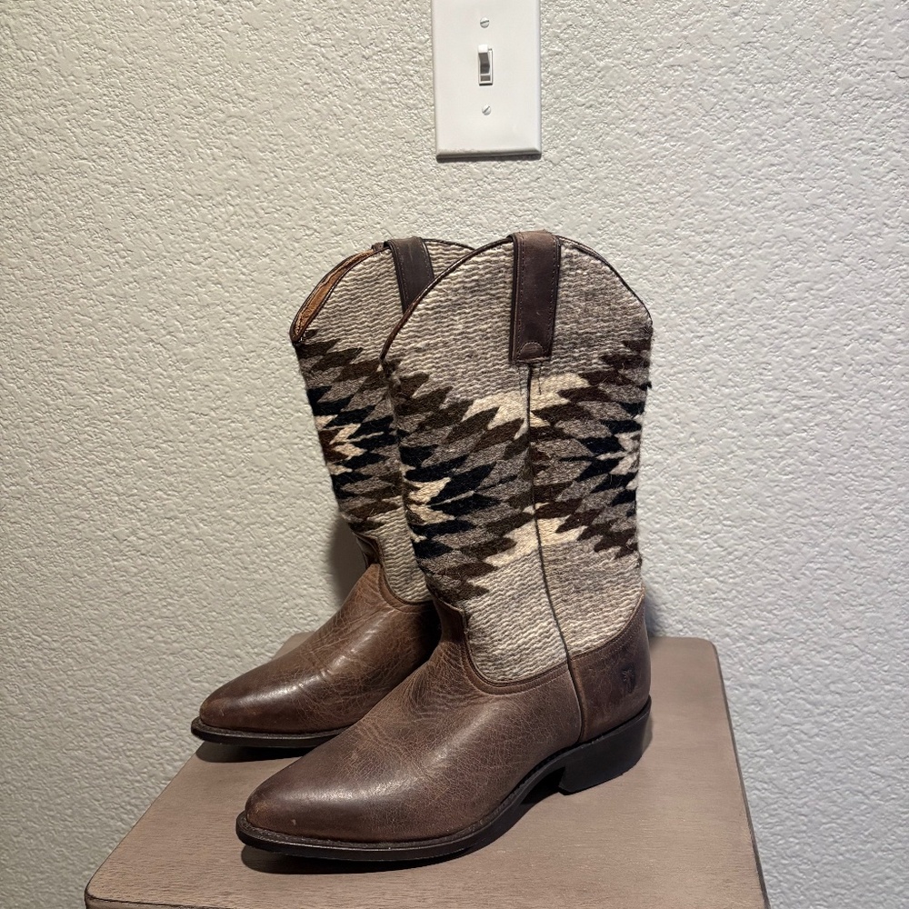 Frye Women’s Western Ray pull- on boot